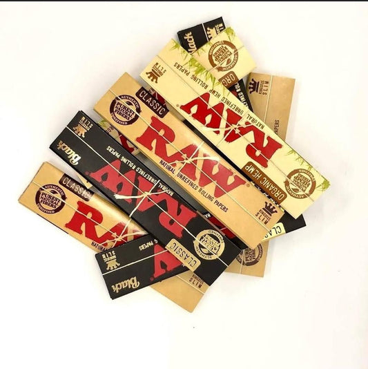 RAW CLASSIC 1 1/4 SIZE NATURAL UNREFINED ROLLING PAPERS